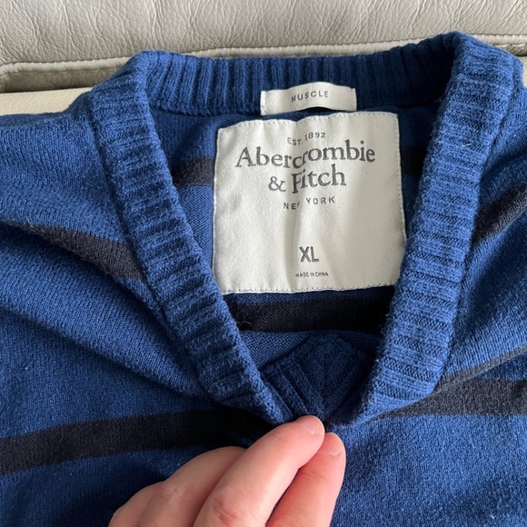 Abercrombie & Fitch Men’s Wool Cashmere Blended V Neck Sweater - Size XL - Picture 4 of 6